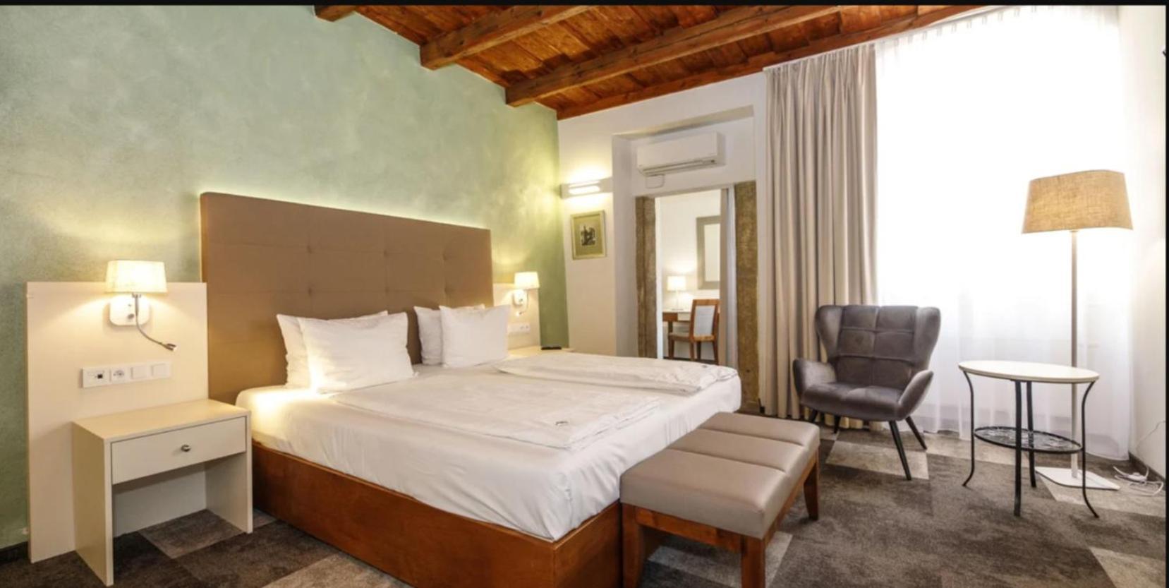 Hotel The Golden Wheel 4*